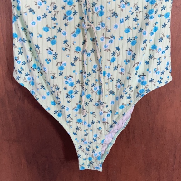 3/$12 Rue21 floral ribbed bodysuit with stretch L jr - Picture 8 of 17
